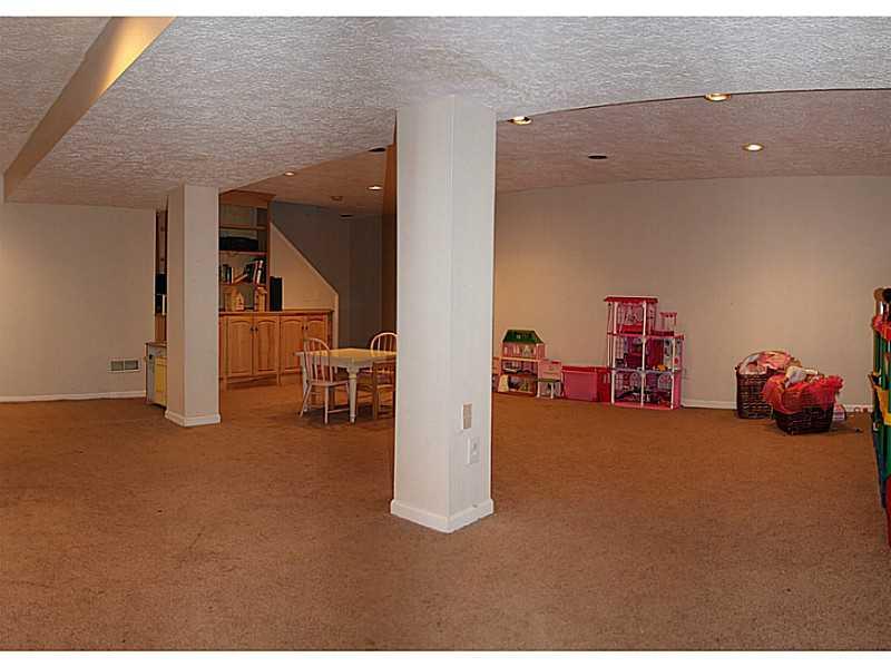 8327 Carloway Road Indianapolis, IN 46236 - Photo 18 of 23 Gallery Image 18