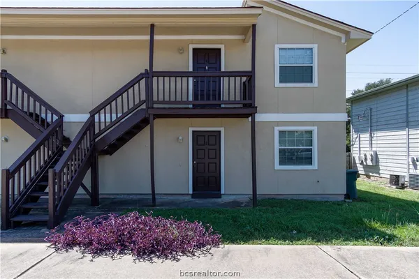 $895 | 811 Yegua Street, Unit 2, Bryan, TX 77801