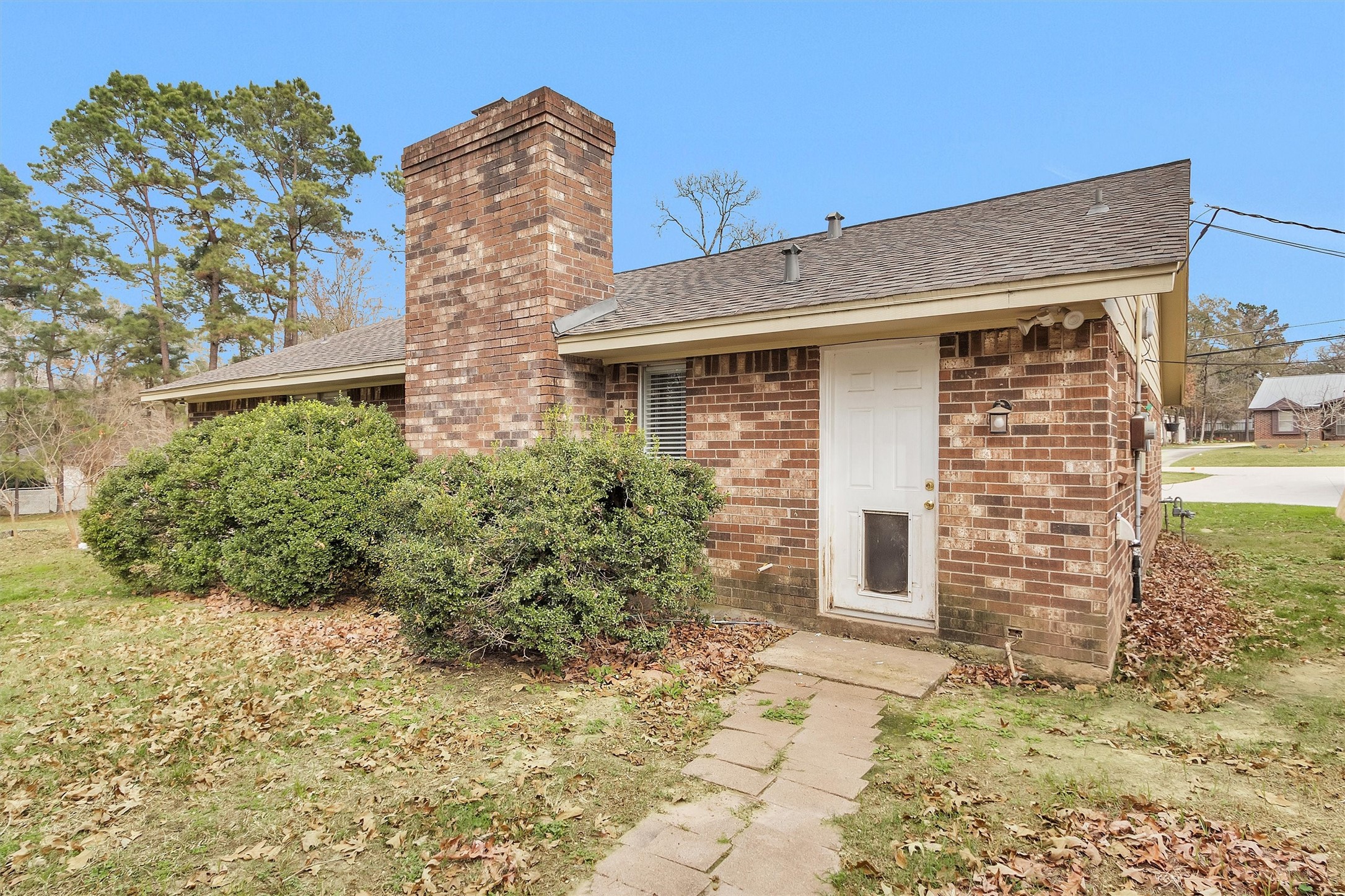 4655 Old Anderson Lane Conroe, TX 77304 - Photo 21 of 23 a front view of a house with garden
