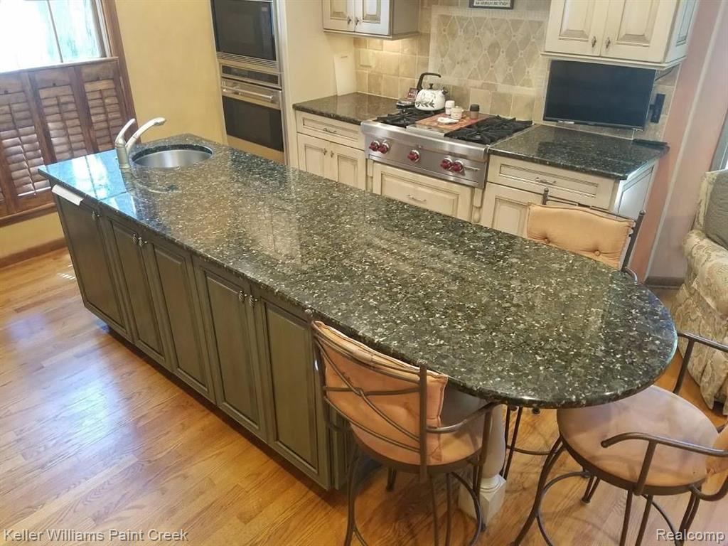 2210 Kingsford Road Rochester Hills, MI 48309 - Photo 15 of 34