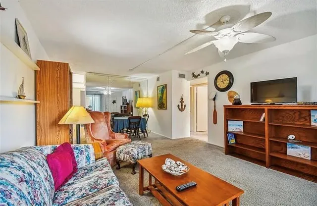 $1,600 | 2404 Florentine Way, Unit 32, Clearwater, FL 33763