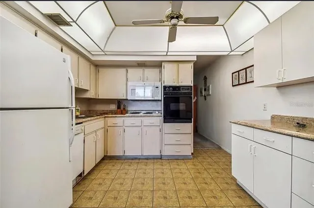 $1,600 | 2404 Florentine Way, Unit 32, Clearwater, FL 33763