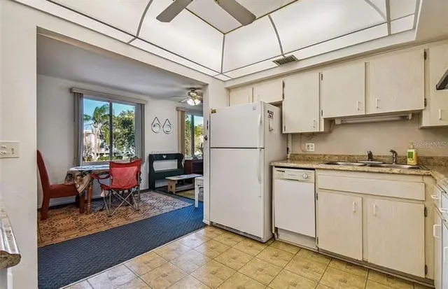 $1,600 | 2404 Florentine Way, Unit 32, Clearwater, FL 33763