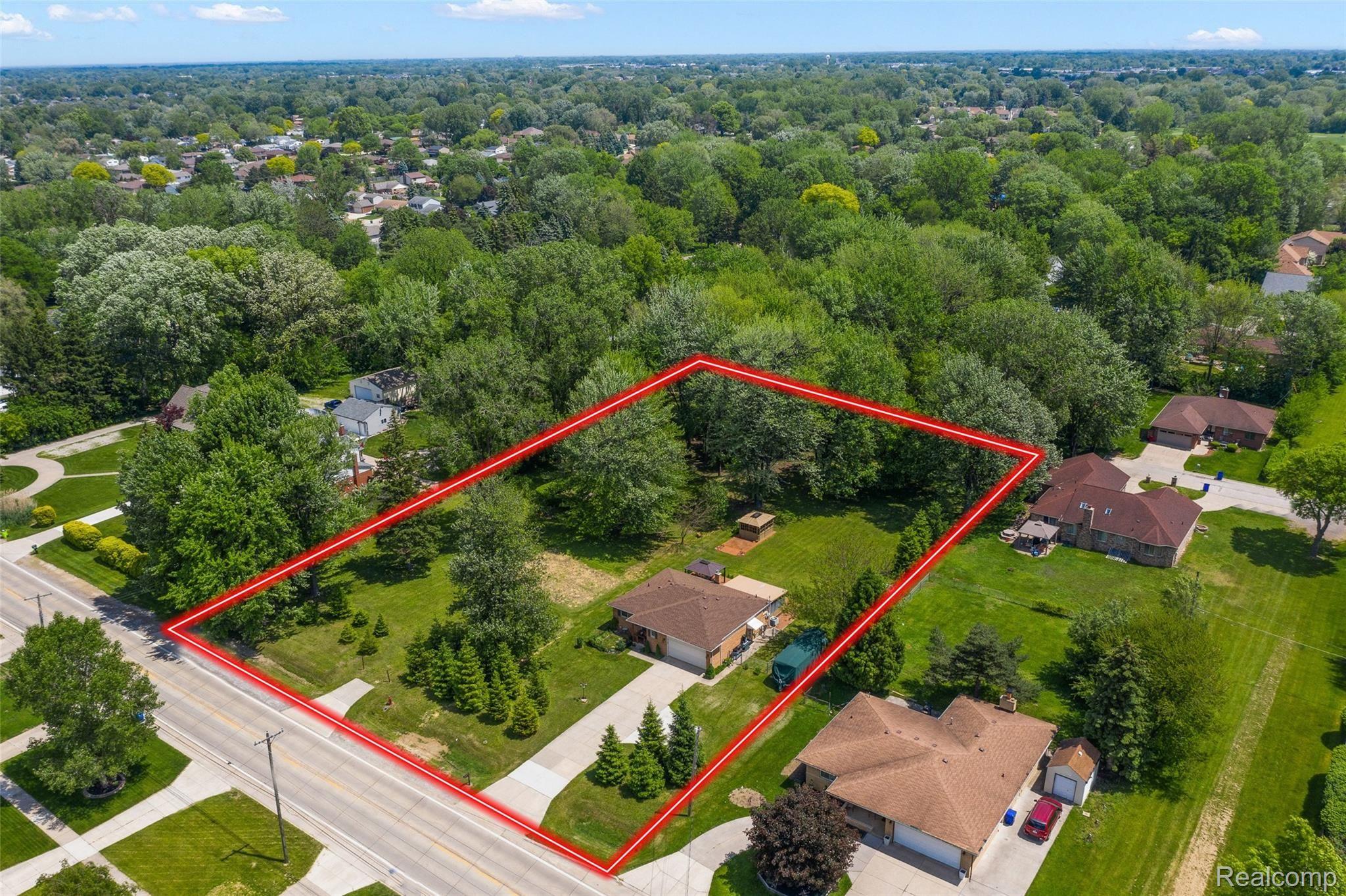31588 Hayes Road Fraser, MI 48026 - Photo 8 of 58 3.jpg