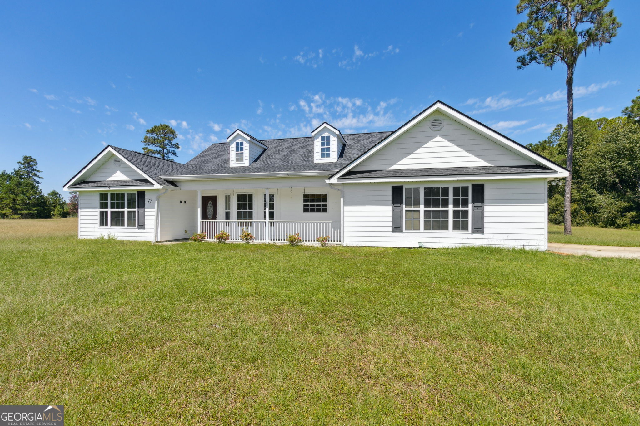 77 Thoroughbred Road Woodbine, GA 31569 - Photo 6 of 73 a front view of a house with a garden