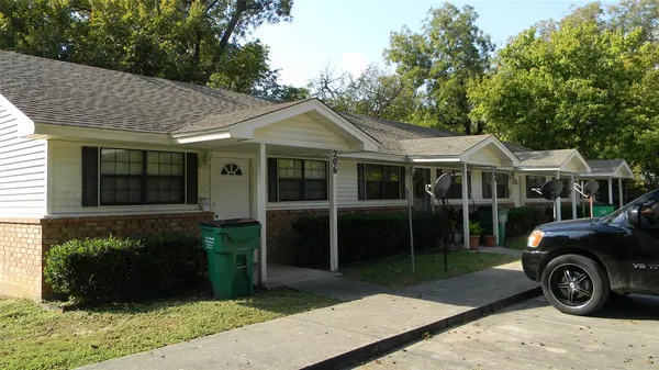 $1,065 | 204 2nd Street, Gainesville, TX 76240