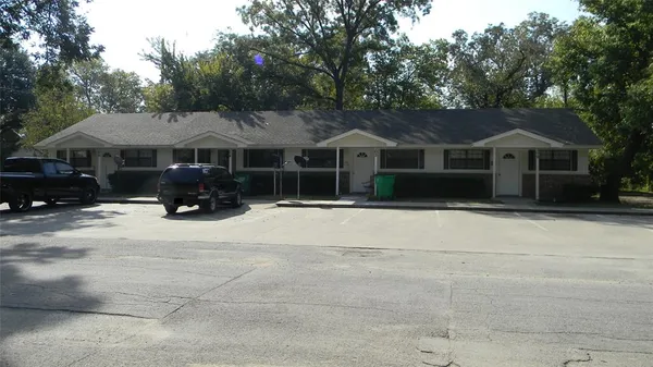 $1,065 | 204 2nd Street, Gainesville, TX 76240