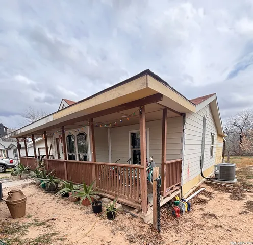 $210,000 | 23038 Grand Spg Drive, Elmendorf, TX 78112