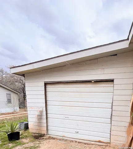 $210,000 | 23038 Grand Spg Drive, Elmendorf, TX 78112