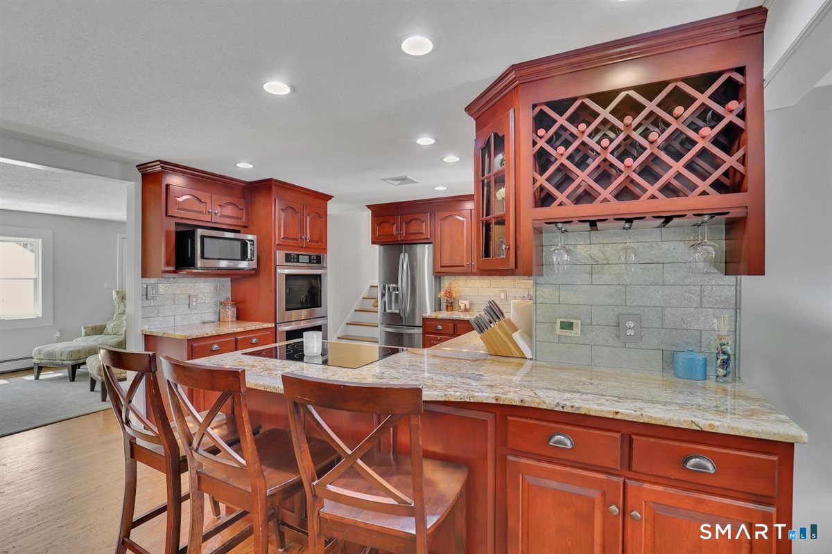 976 Old Rock Hill Road Wallingford, CT 06492 - Photo 11 of 40