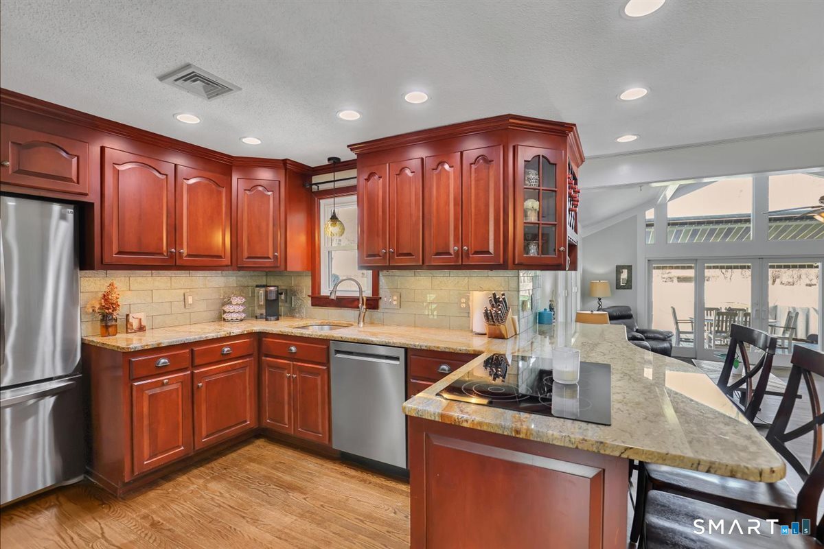 976 Old Rock Hill Road Wallingford, CT 06492 - Photo 12 of 40