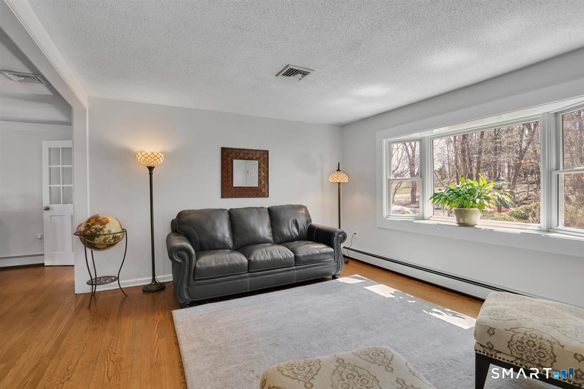 976 Old Rock Hill Road Wallingford, CT 06492 - Photo 15 of 40