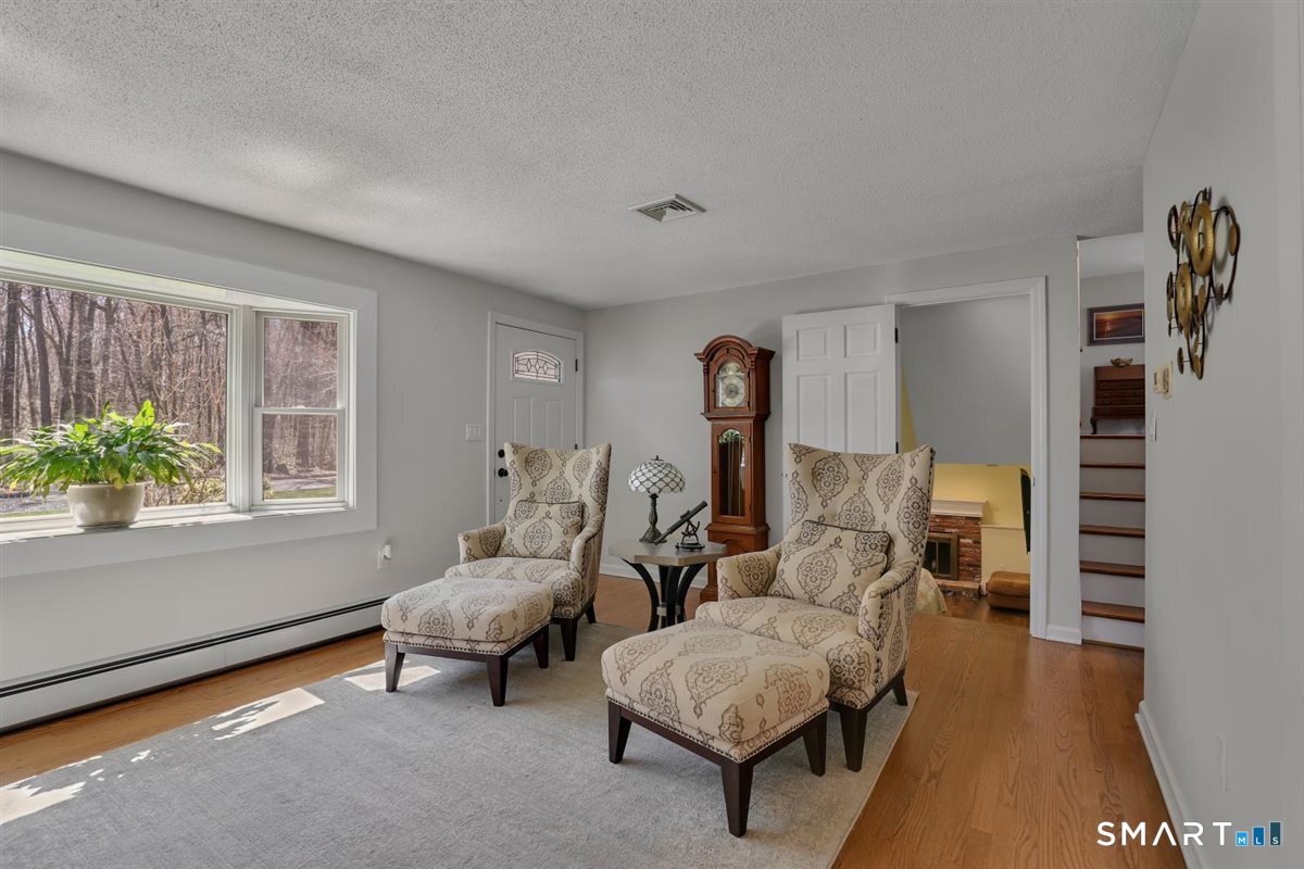 976 Old Rock Hill Road Wallingford, CT 06492 - Photo 16 of 40