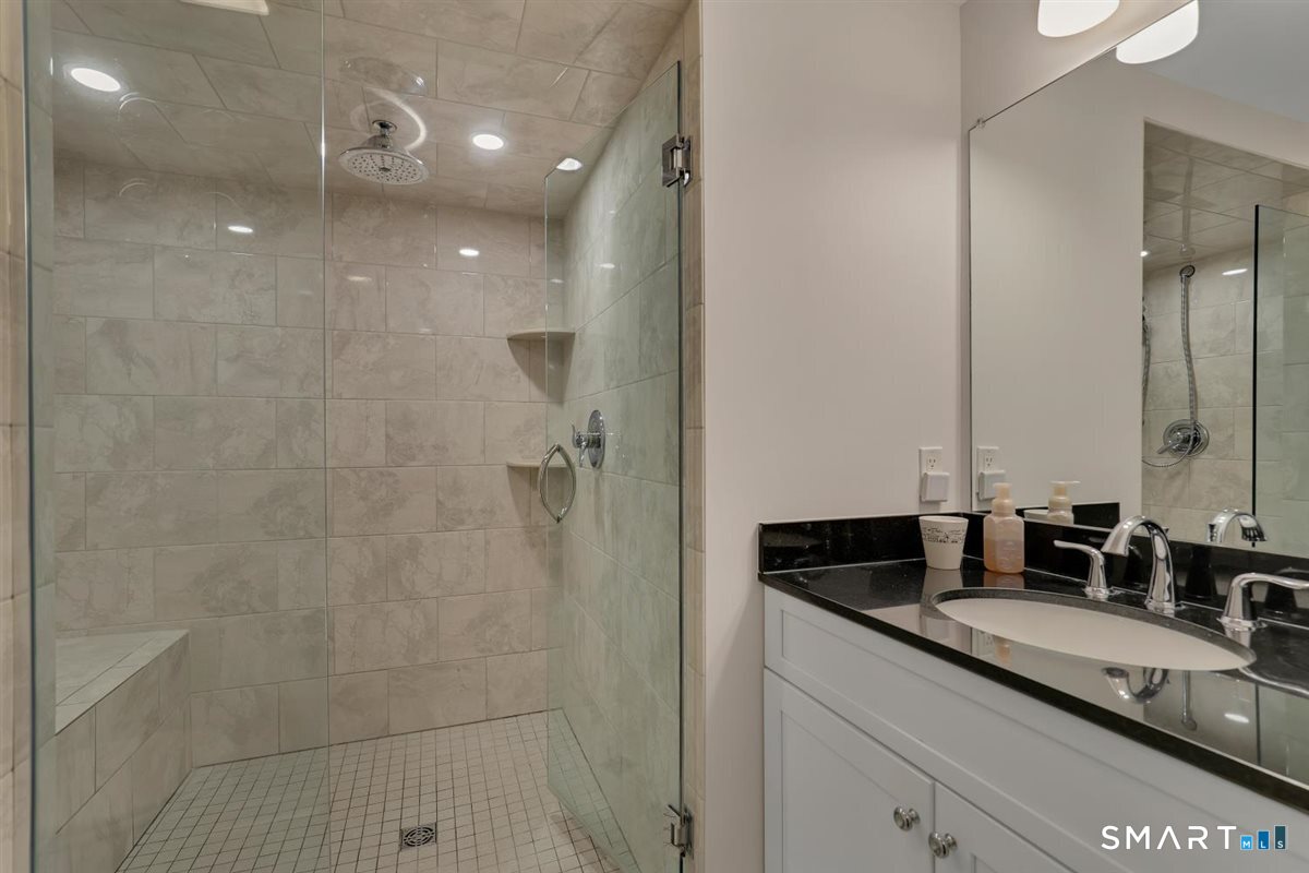 976 Old Rock Hill Road Wallingford, CT 06492 - Photo 22 of 40