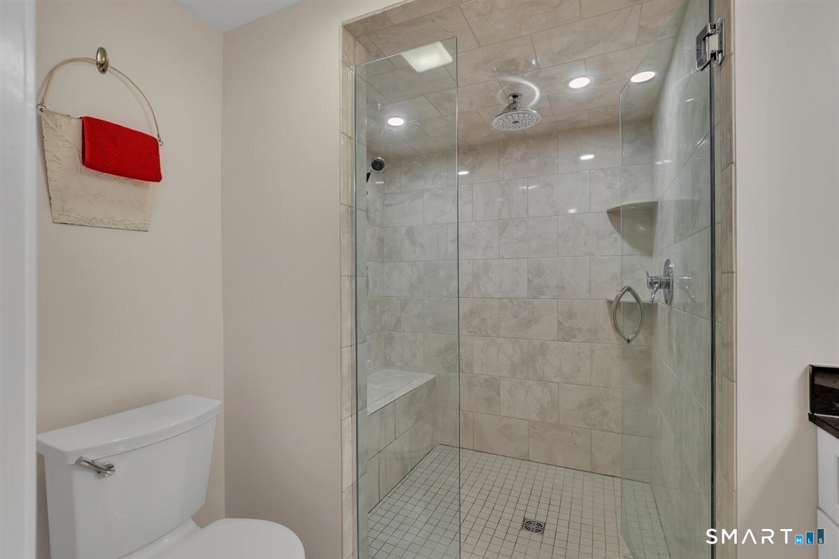 976 Old Rock Hill Road Wallingford, CT 06492 - Photo 23 of 40