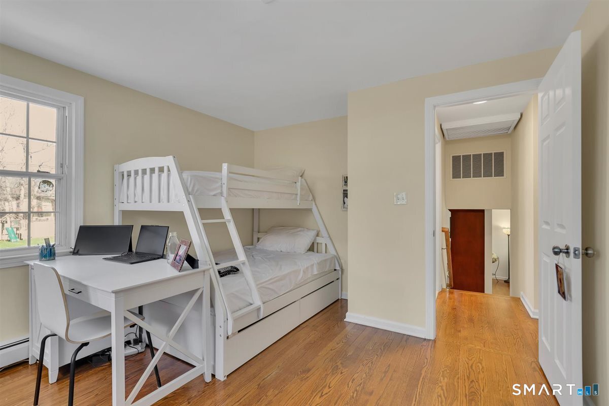 976 Old Rock Hill Road Wallingford, CT 06492 - Photo 26 of 40