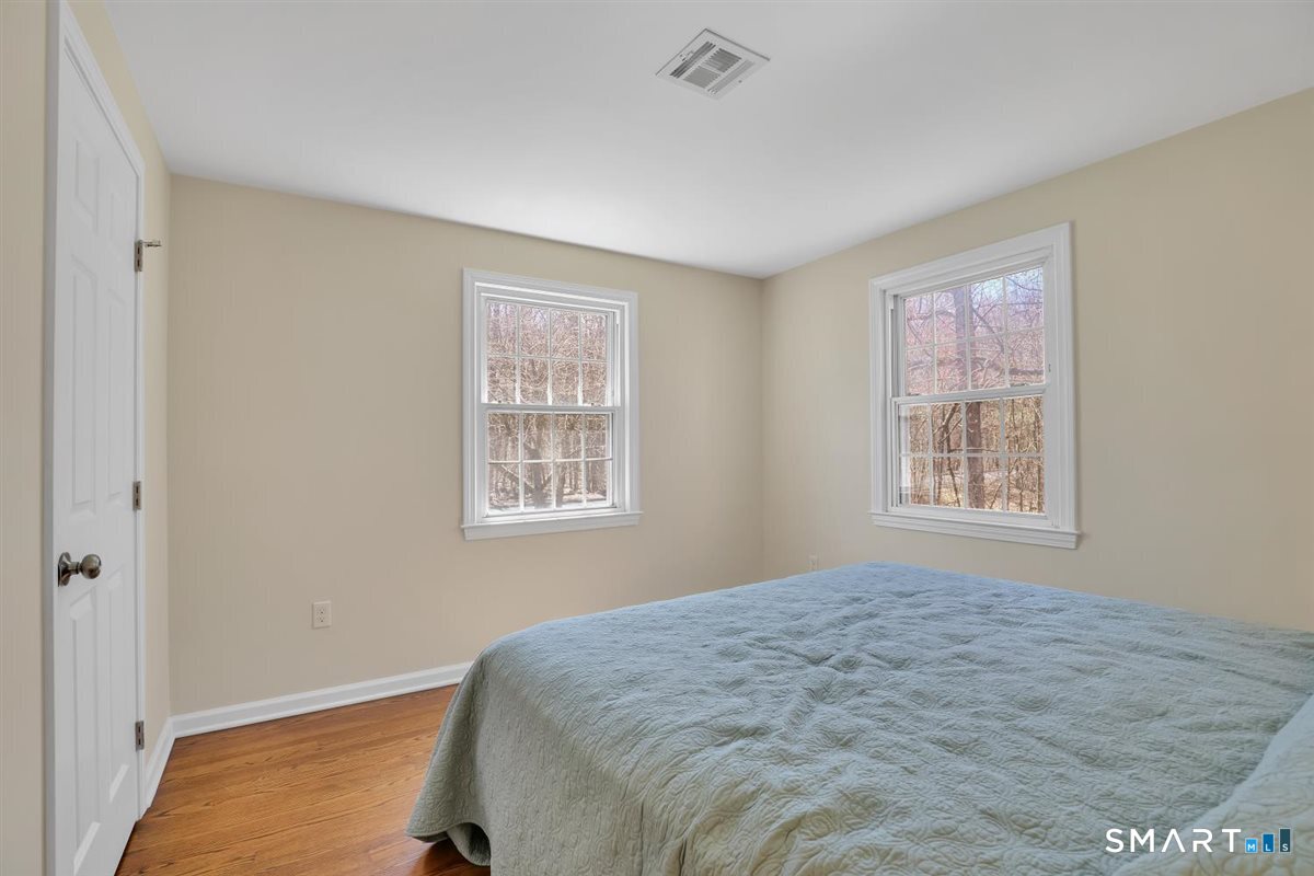 976 Old Rock Hill Road Wallingford, CT 06492 - Photo 27 of 40