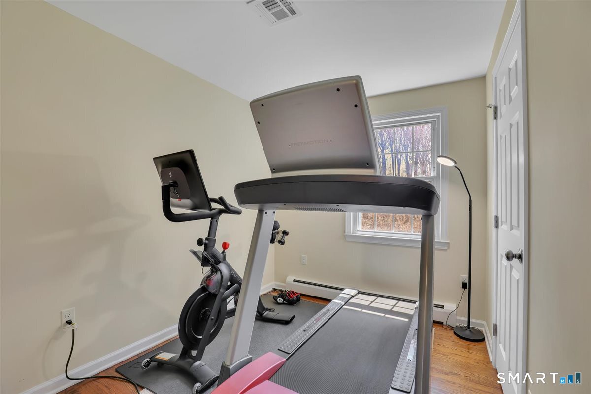 976 Old Rock Hill Road Wallingford, CT 06492 - Photo 29 of 40