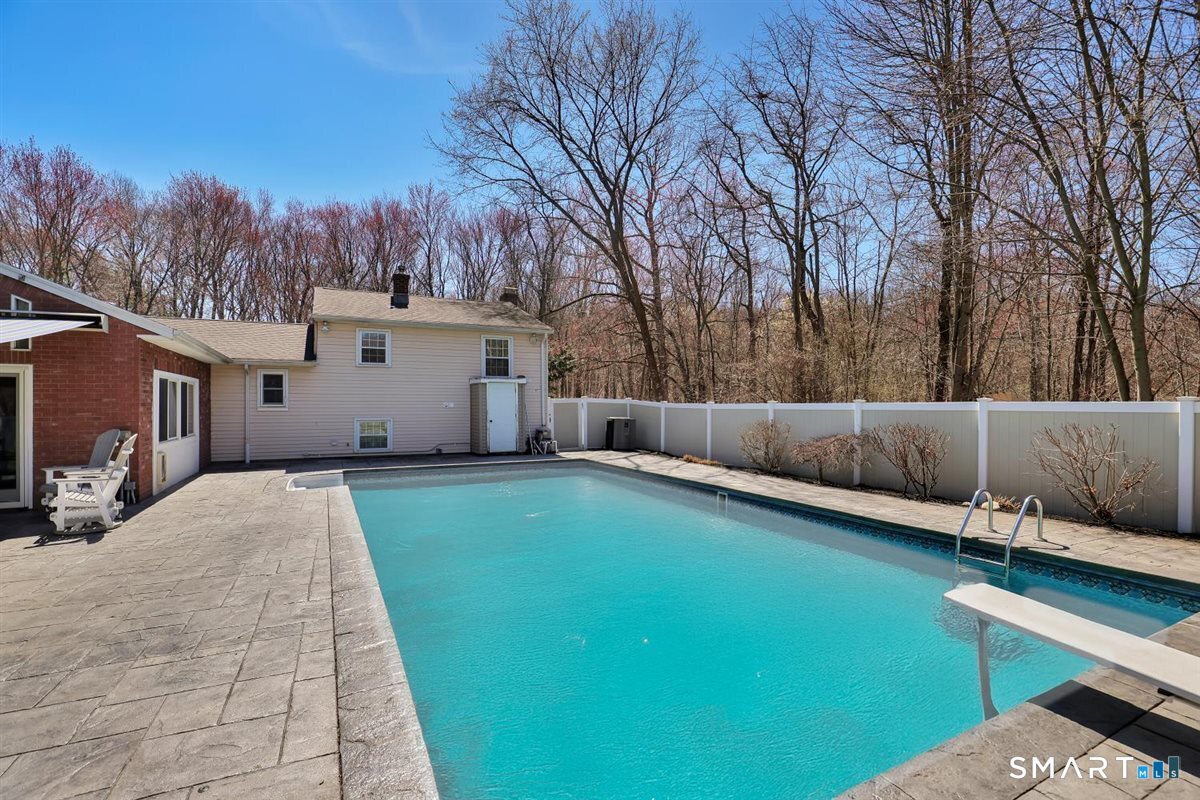 976 Old Rock Hill Road Wallingford, CT 06492 - Photo 37 of 40