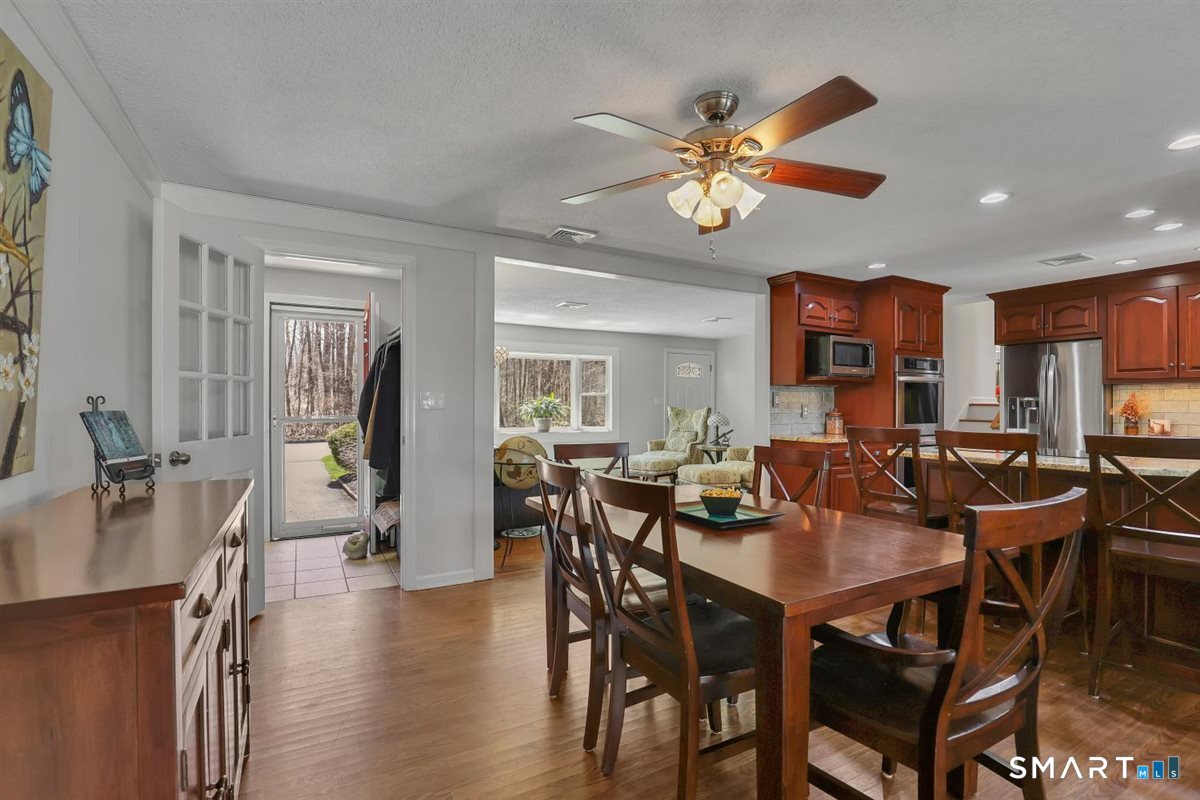 976 Old Rock Hill Road Wallingford, CT 06492 - Photo 10 of 40