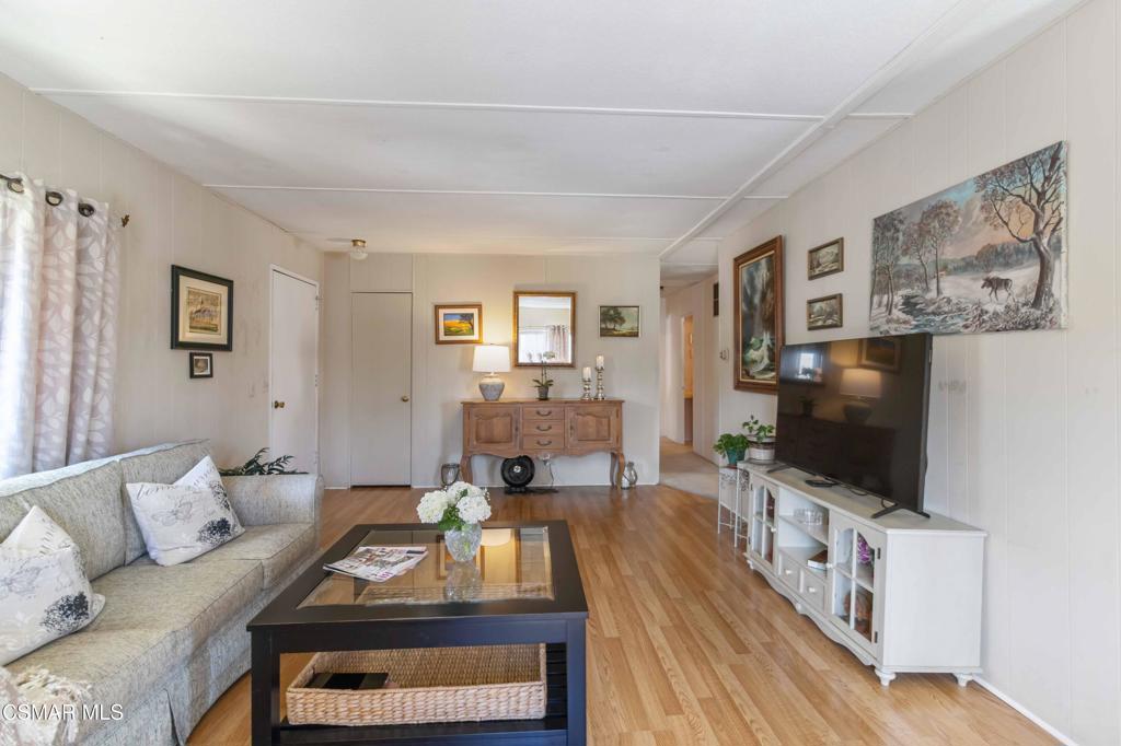 195 Tierra Rejada Road, Unit 204 Simi Valley, CA 93065 - Photo 13 of 46