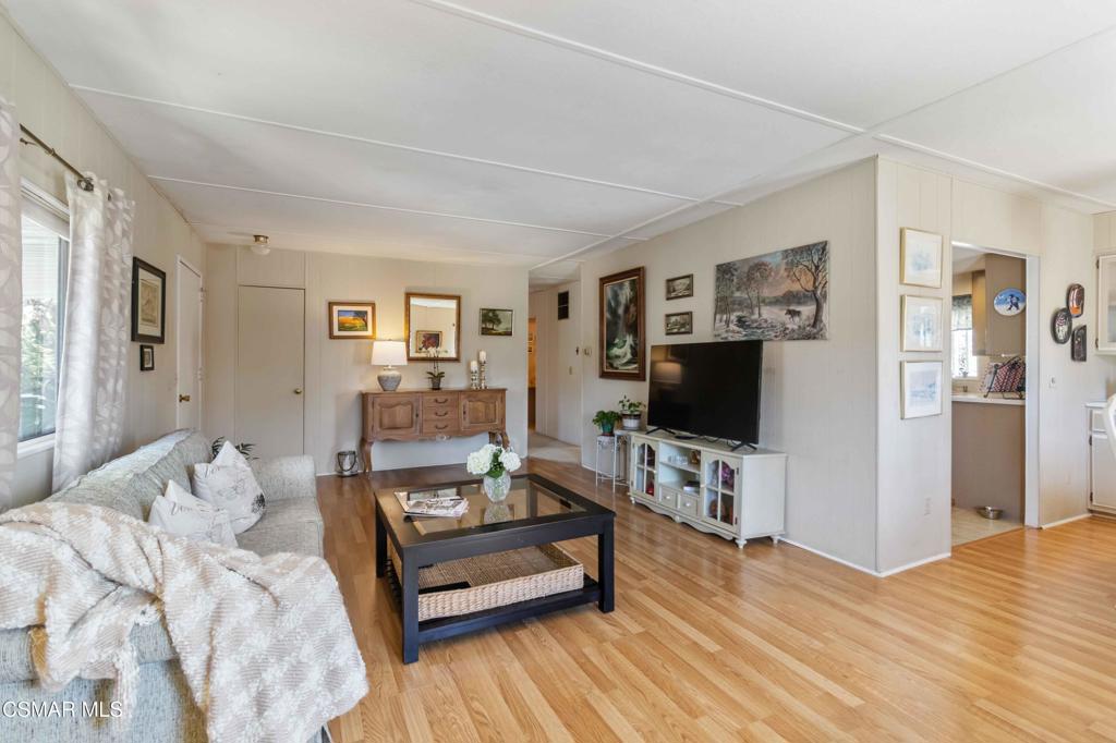 195 Tierra Rejada Road, Unit 204 Simi Valley, CA 93065 - Photo 16 of 46