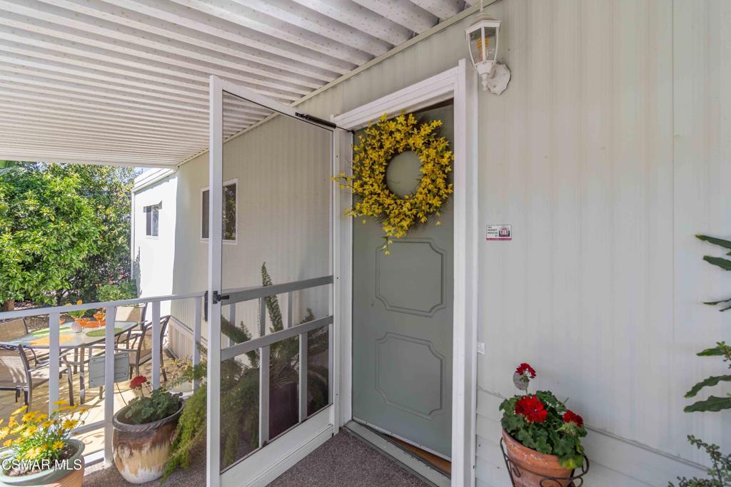 195 Tierra Rejada Road, Unit 204 Simi Valley, CA 93065 - Photo 7 of 46