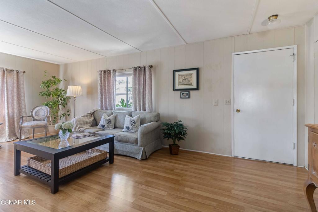 195 Tierra Rejada Road, Unit 204 Simi Valley, CA 93065 - Photo 10 of 46
