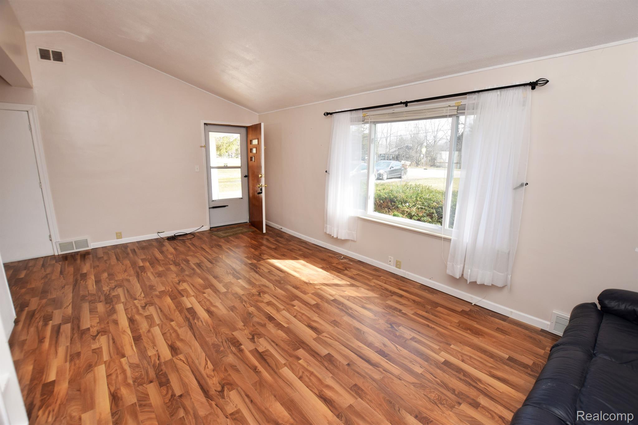 10139 North Clio Road Clio, MI 48420 - Photo 6 of 15 Living Room 2