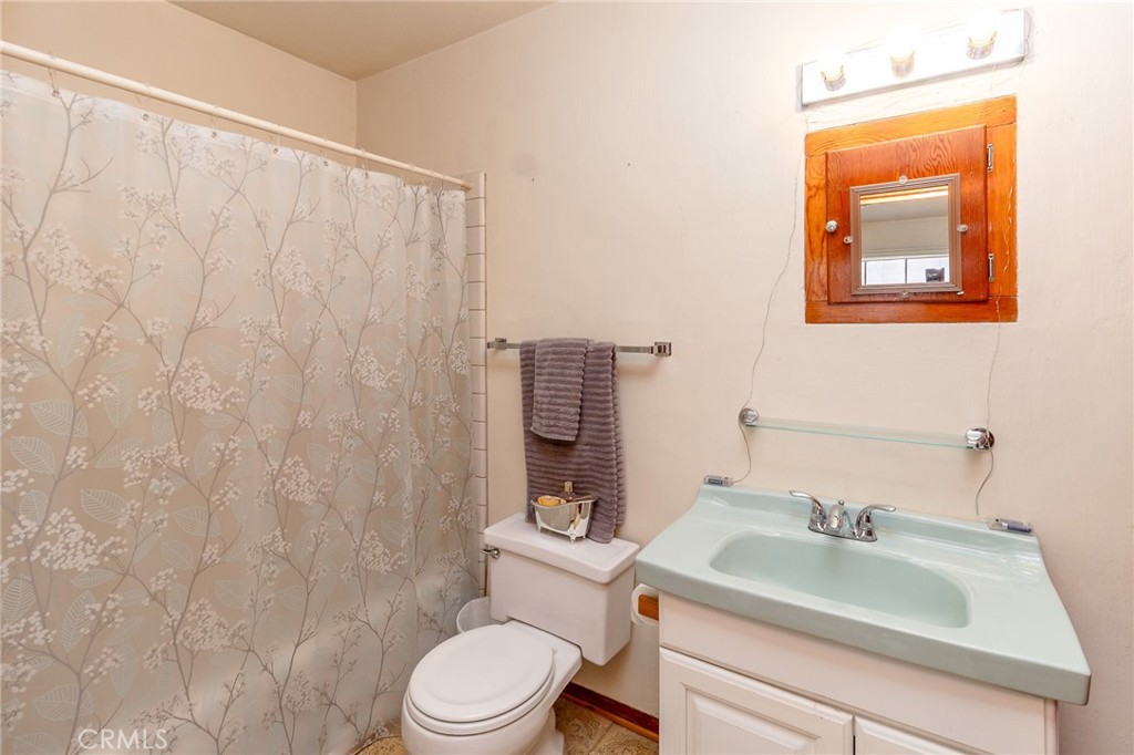 630 Acoma Street Needles, CA 92363 - Photo 43 of 60 Unit 1 Bath