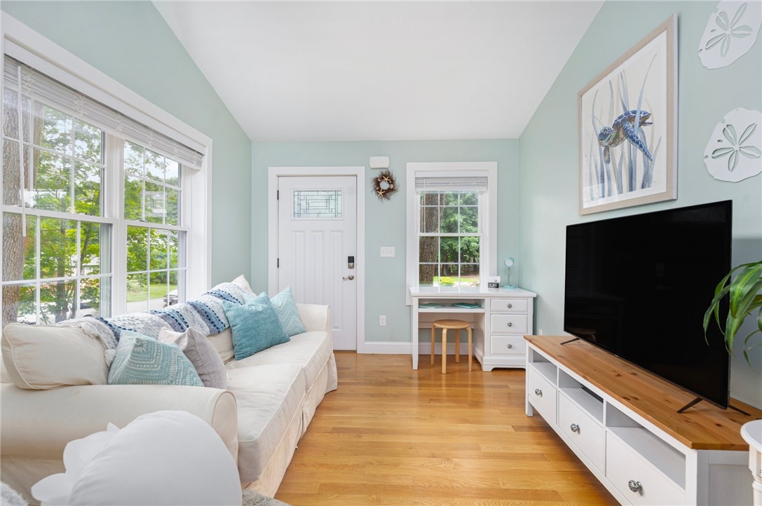 133 Winterberry Road Narragansett, RI 02874 - Photo 6 of 37