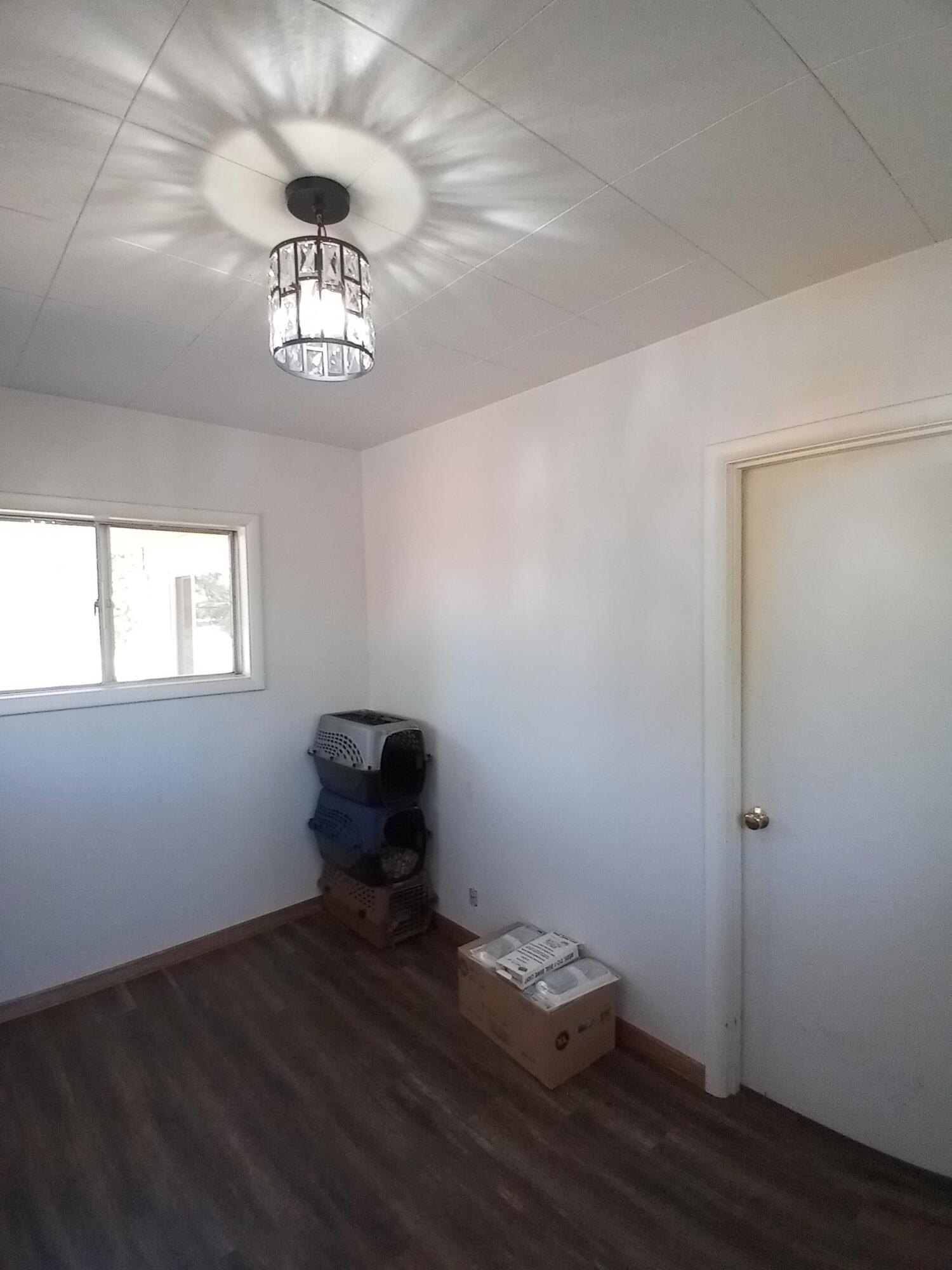 2942 Orindale Road Klamath Falls, OR 97601 - Photo 7 of 21 Front Mudroom