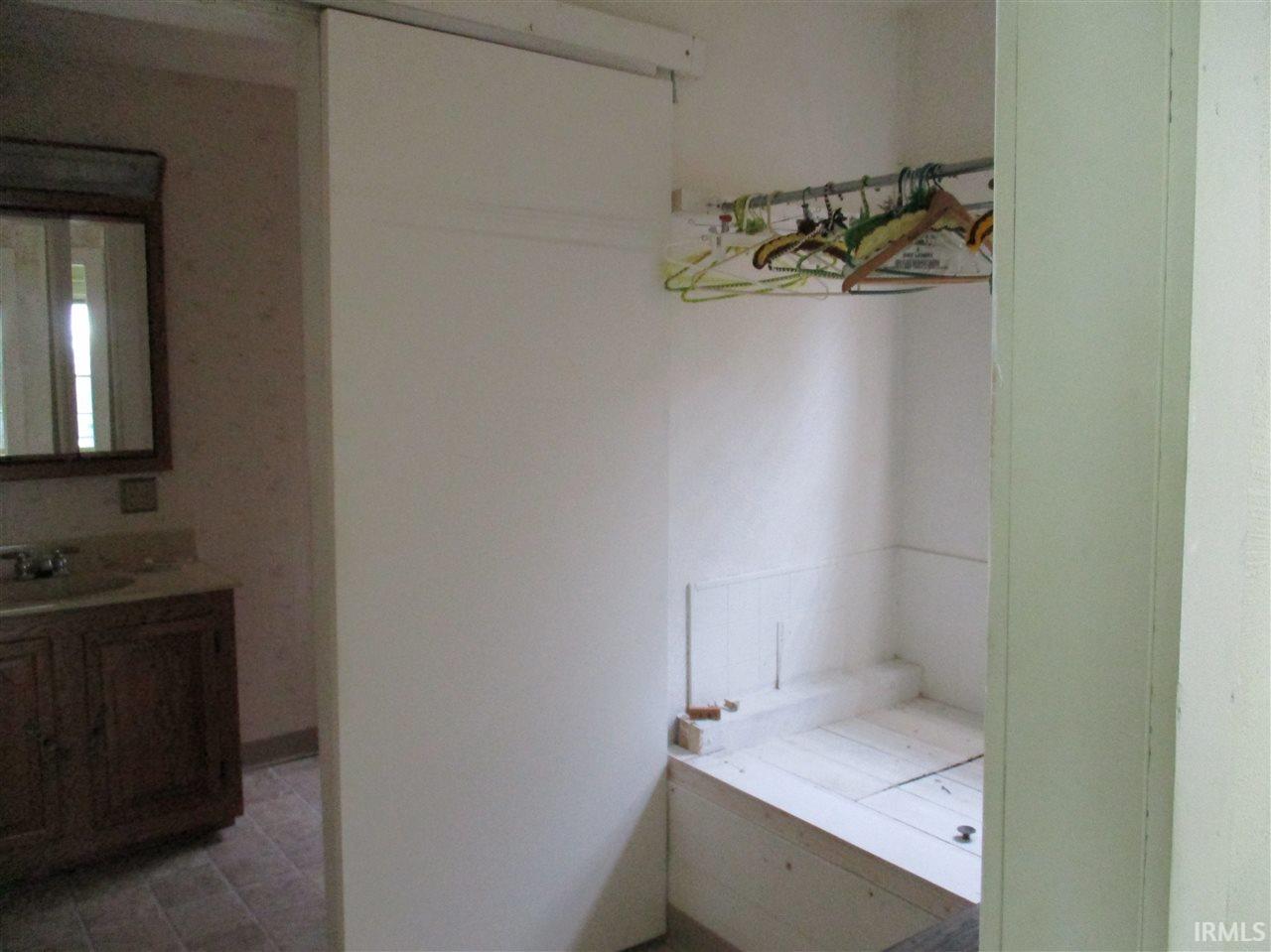 886 Mayflower Road La Porte, IN 46350 - Photo 6 of 19 Gallery Image 6