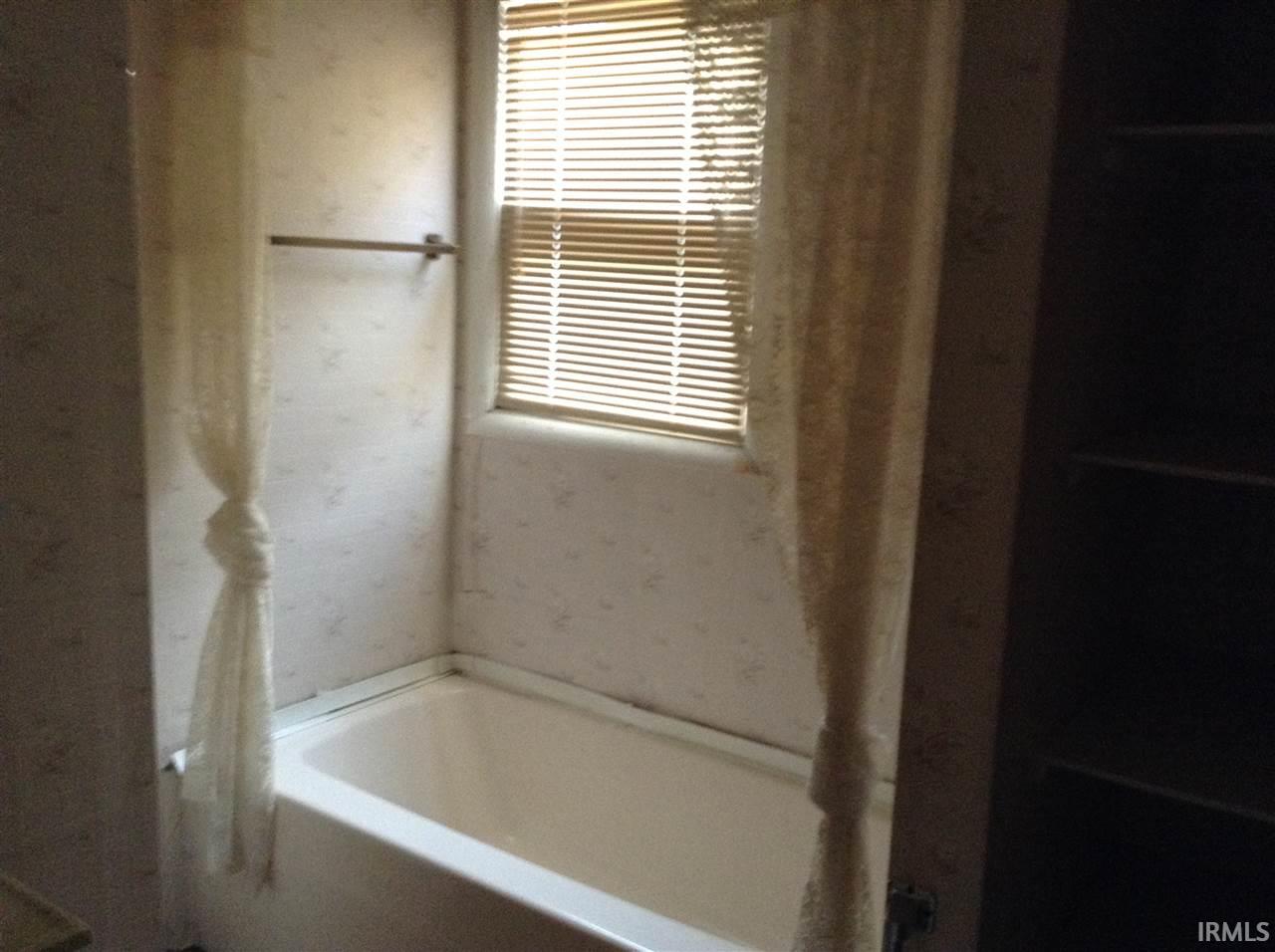 886 Mayflower Road La Porte, IN 46350 - Photo 7 of 19 Gallery Image 7