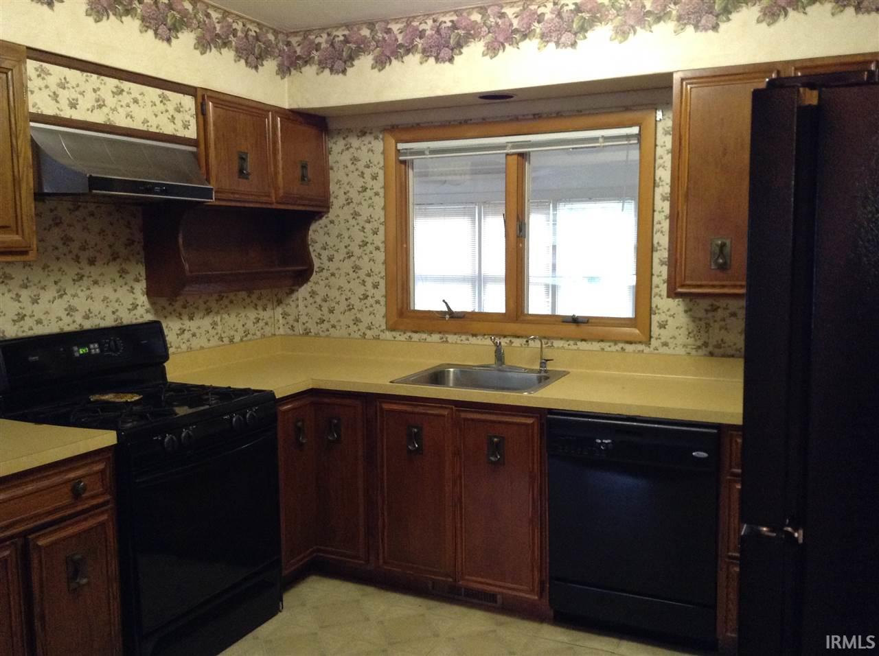 886 Mayflower Road La Porte, IN 46350 - Photo 9 of 19 Gallery Image 9