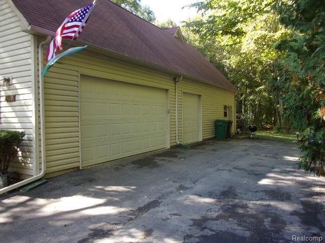 6784 Edwards Road Belleville, MI 48111 - Photo 36 of 39 150_0432.JPG