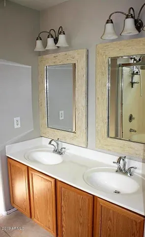 $2,095 | 1975 East Del Rio Street, Gilbert, AZ 85295