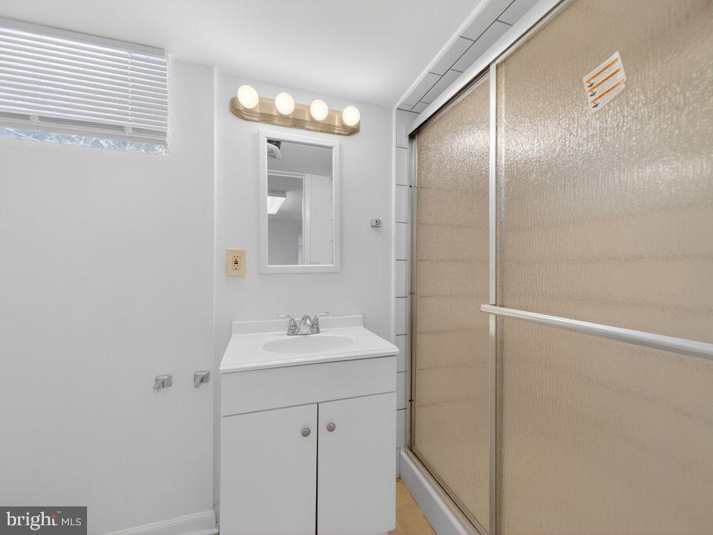 10402 Royalton Terrace Silver Spring, MD 20901 - Photo 24 of 31 basement full bath