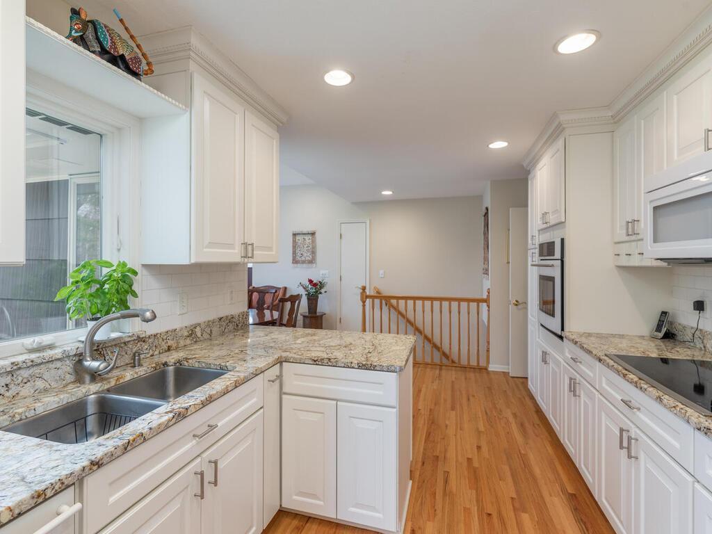 5125 Blake Road South Edina, MN 55436 - Photo 11 of 47 Gallery Image 11