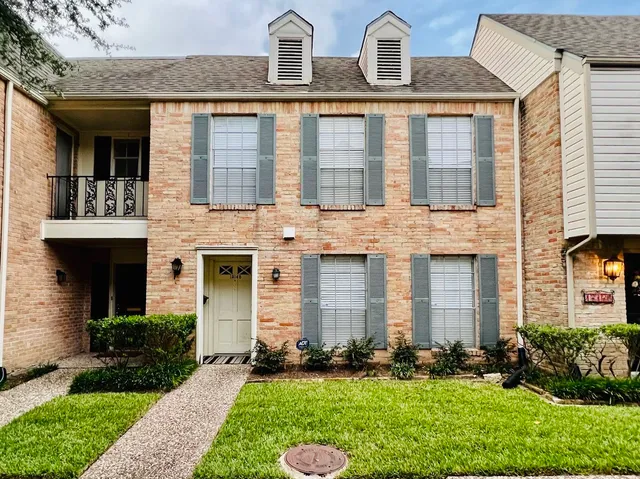 $2,590 | 13140 Trail Hollow Drive, Unit 3140, Houston, TX 77079