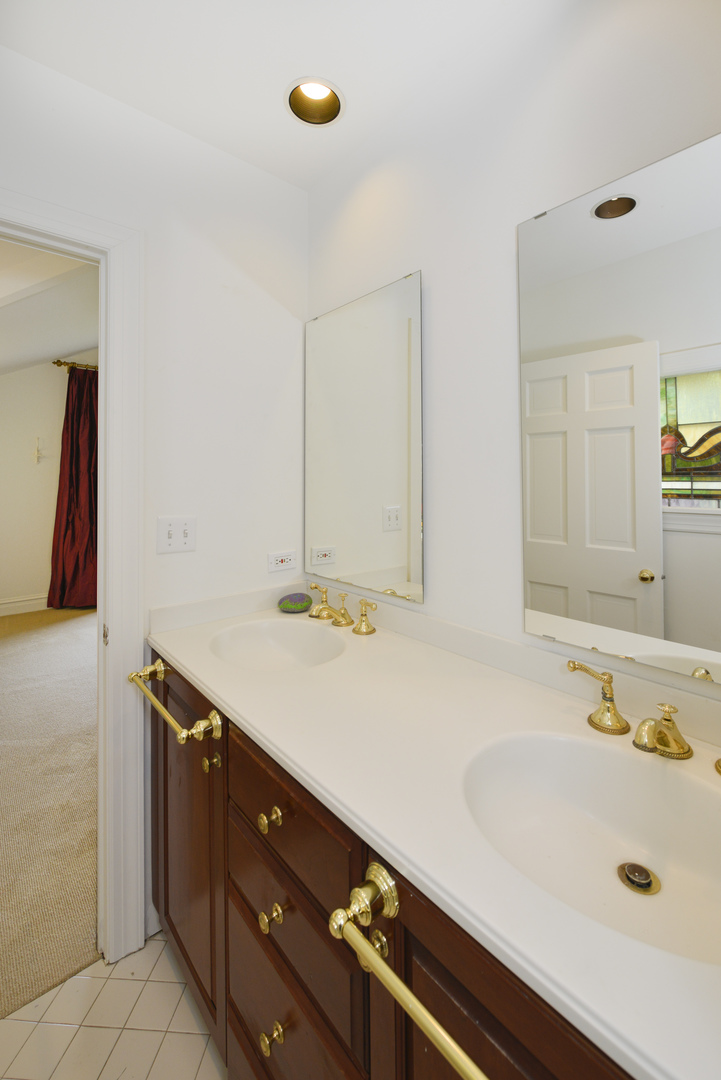 82 Warwick Road Winnetka, IL 60093 - Photo 16 of 24 a bathroom with a sink and a mirror