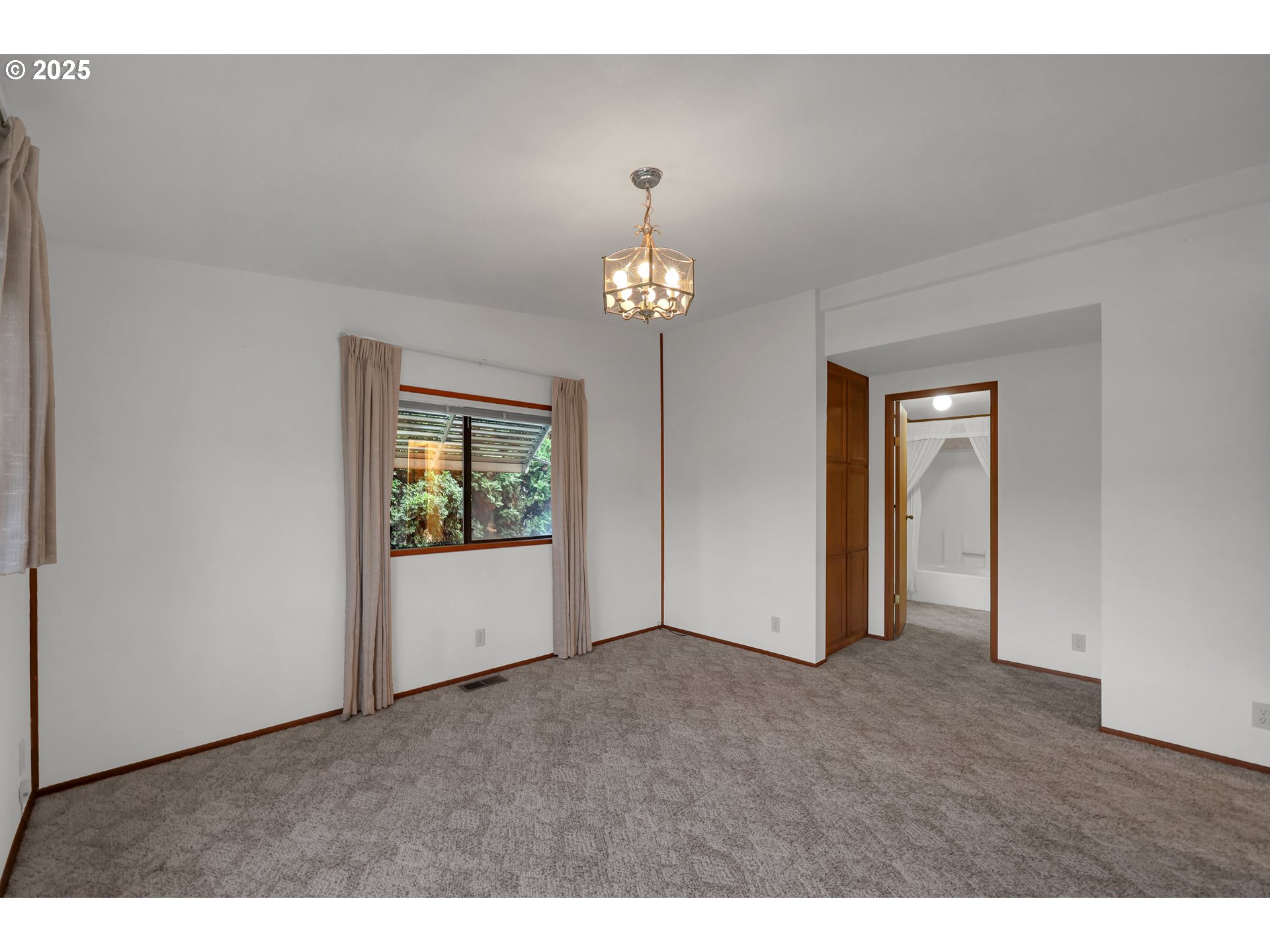 1199 North Terry Street, Unit 366 Eugene, OR 97402 - Photo 12 of 32 a view of an empty room with window
