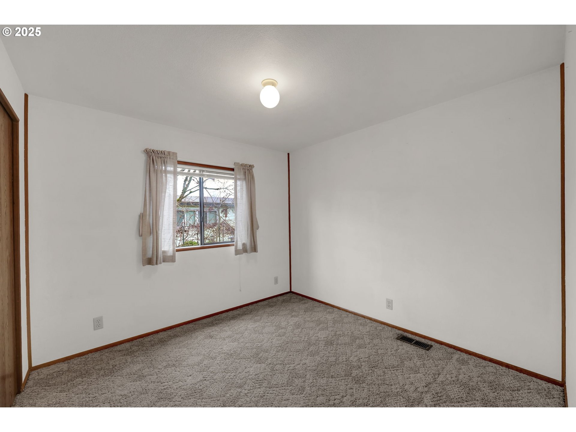 1199 North Terry Street, Unit 366 Eugene, OR 97402 - Photo 18 of 32 a view of an empty room with a window