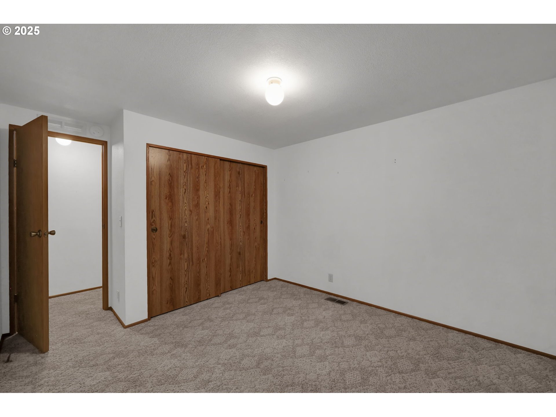 1199 North Terry Street, Unit 366 Eugene, OR 97402 - Photo 19 of 32 a view interior of a house