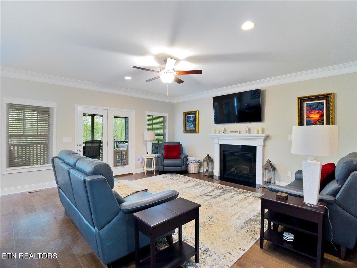 107 Mistletoeberry Road Oak Ridge, TN 37830 - Photo 7 of 60 42-Living Room