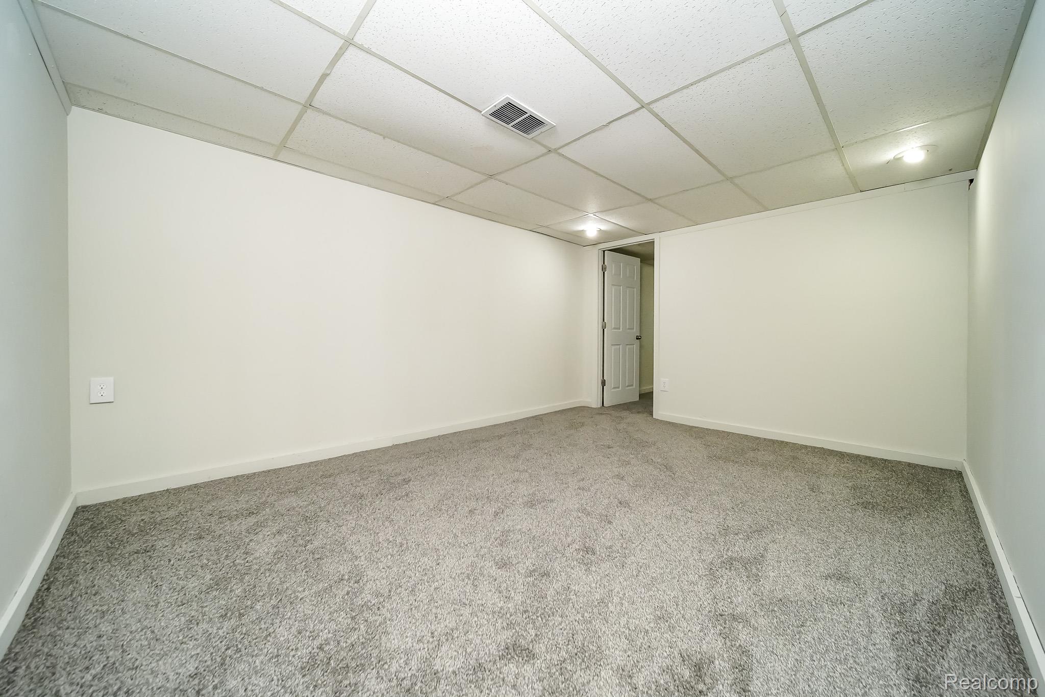 32100 Ruehle Avenue Warren, MI 48093 - Photo 44 of 54 DDS03611.jpg