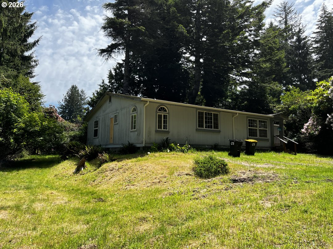 83411 Clear Lake Road Florence, OR 97439 - Photo 44 of 47 a backyard of a house