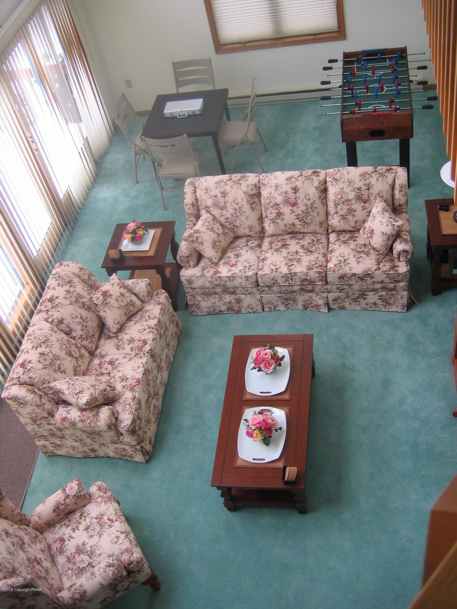 118 Lidio Road Blakeslee, PA 18610 - Photo 3 of 19 a living room with furniture and a couch