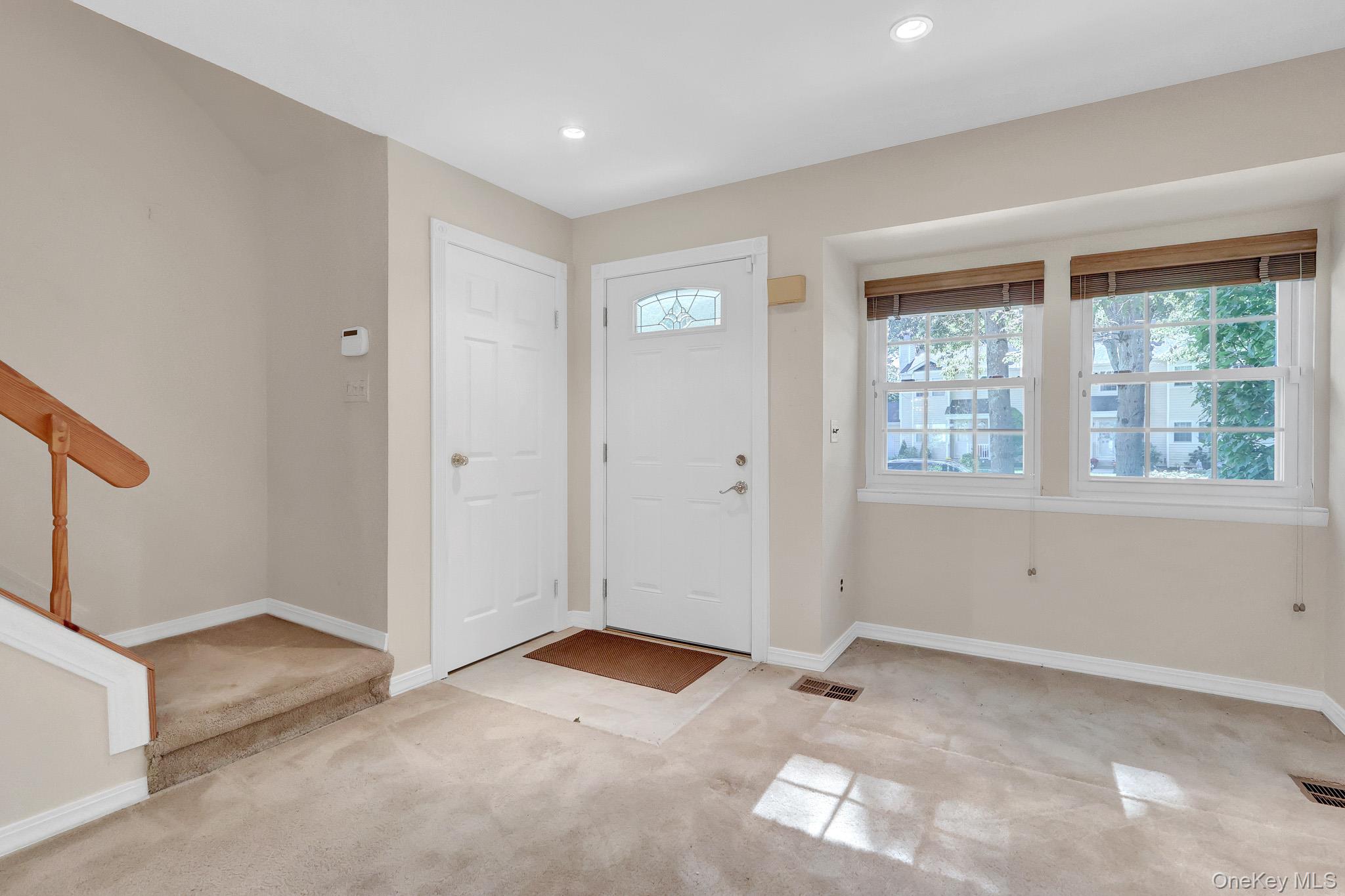 32 Huntington Commons Yaphank, NY 11980 - Photo 4 of 21 Gallery Image 4