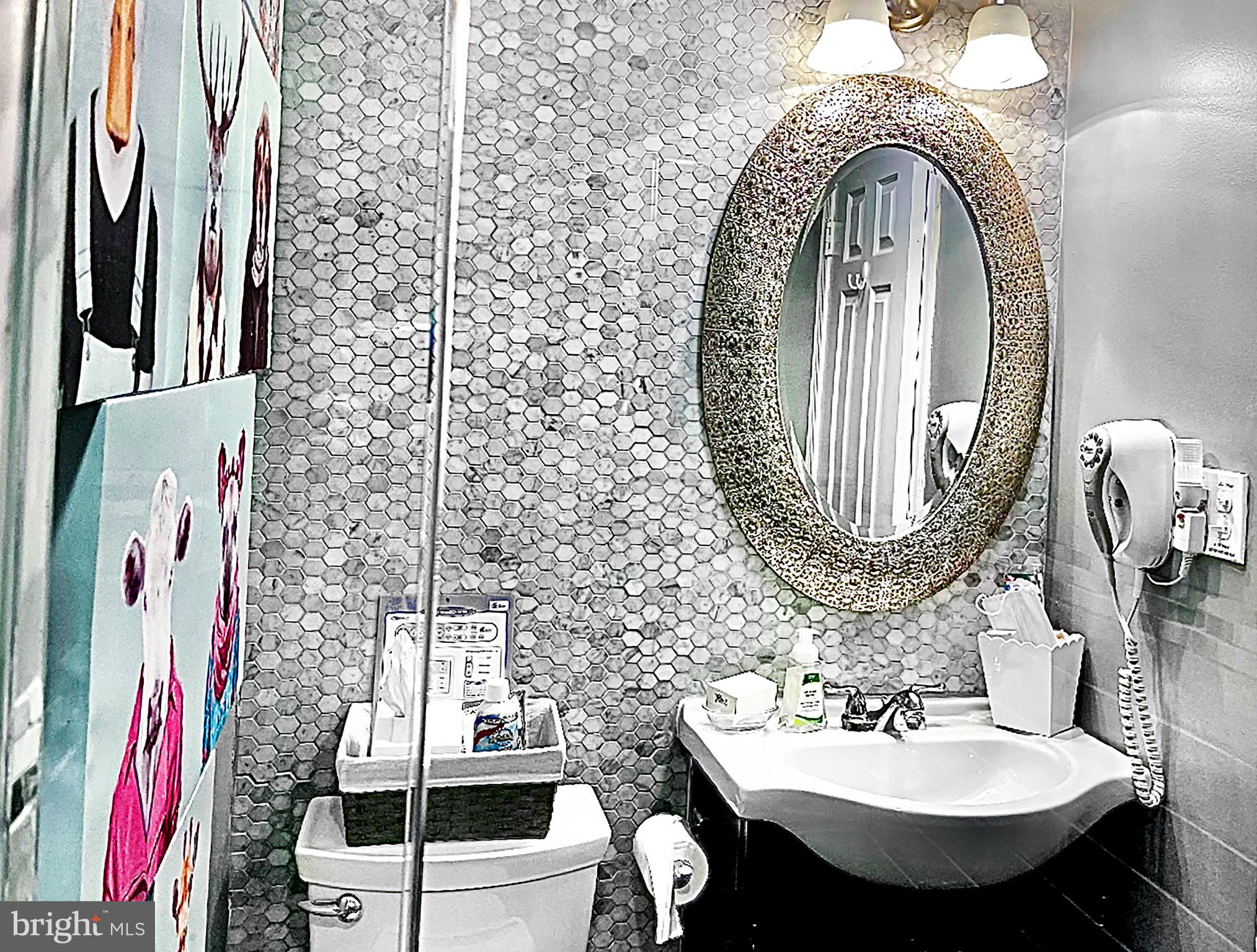 1002 23rd Street Northwest Washington, DC 20037 - Photo 27 of 66 FIRST BATHROOM